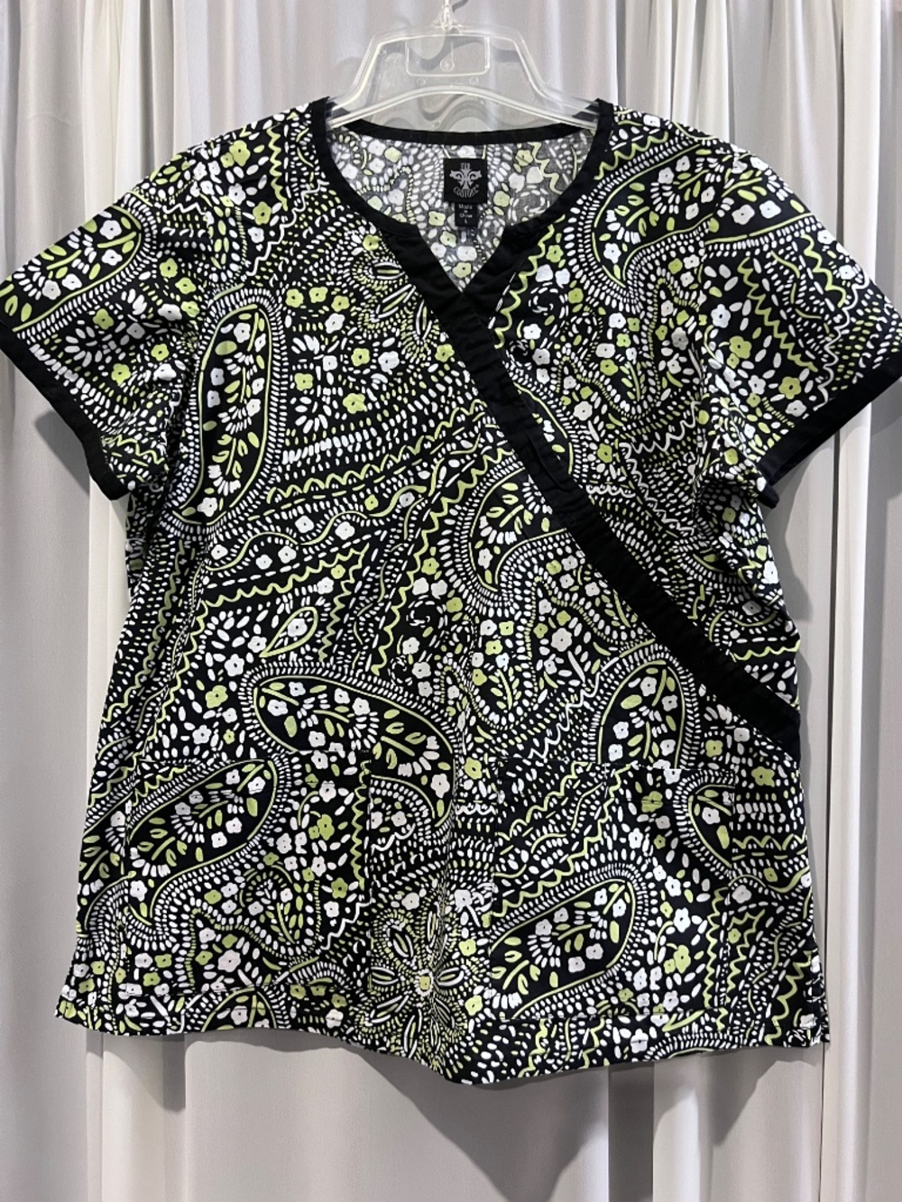Med Couture Women's Scrub Top Paisley Green Black Pockets LARGE Medical Nurse